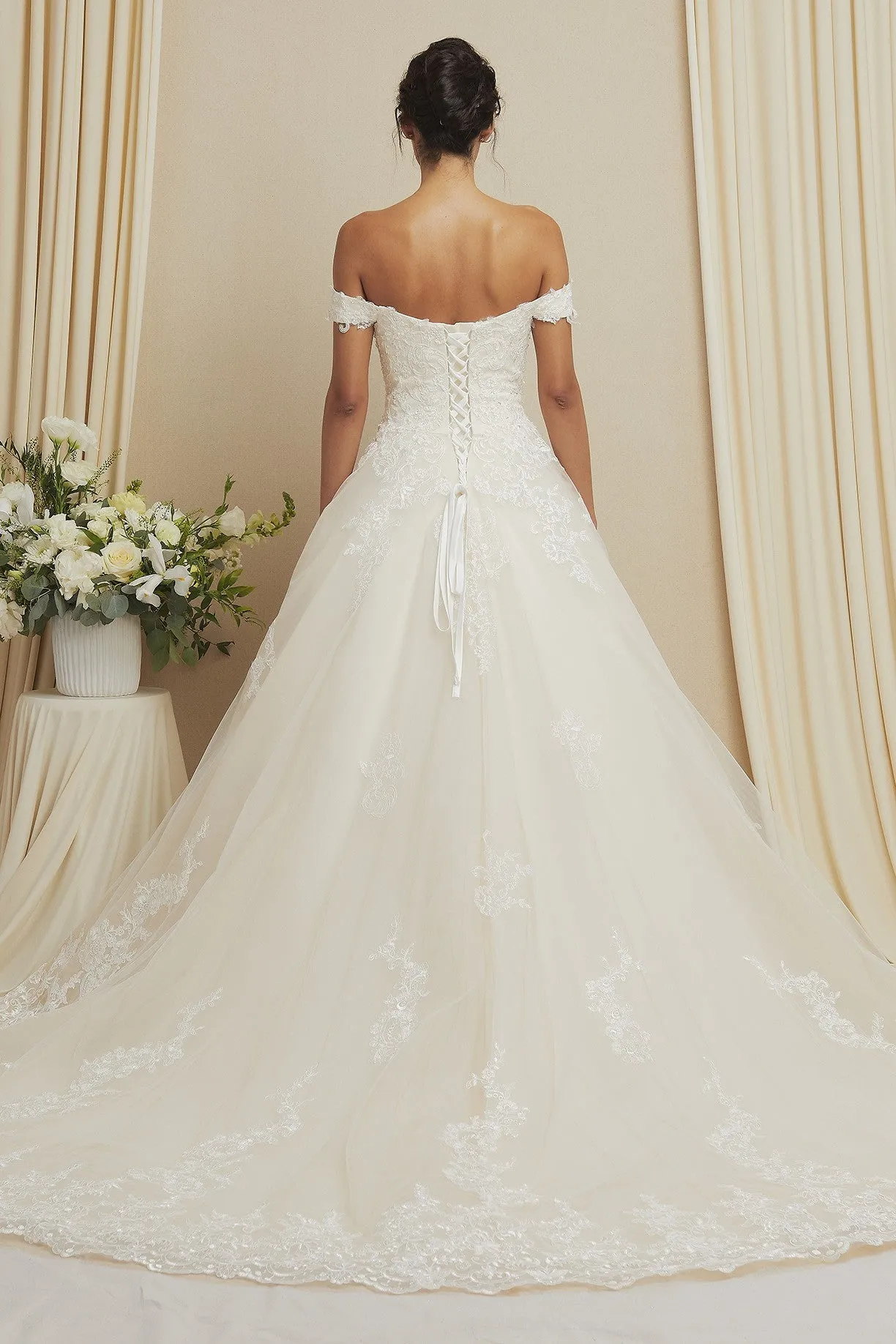 OFF-SHOULDER, SWEETHEART NECKLINE  21-GPW155-4X